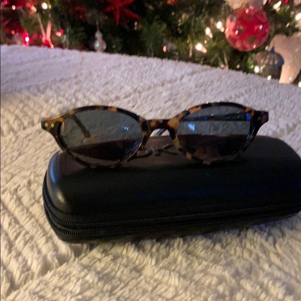 Vintage DKNY Tortoise Frame sunglasses